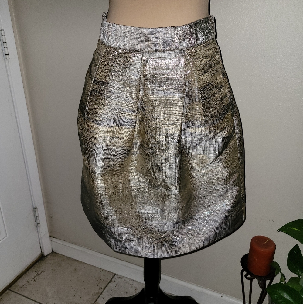 Simply styled petite skirt